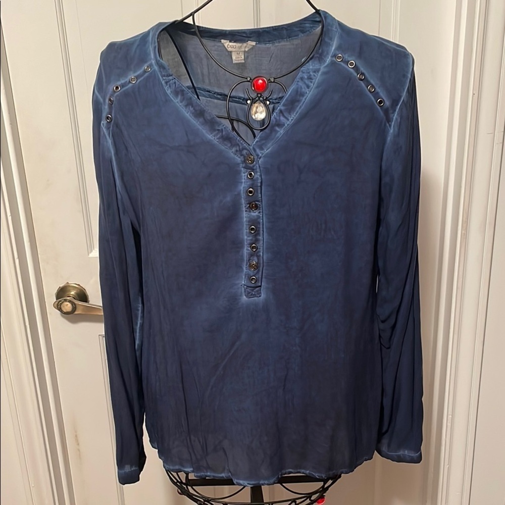 👖👖👖BOGOHO 👖👖👖Blue Denim Color Relaxed Buttoned Long Sleeve Blouse